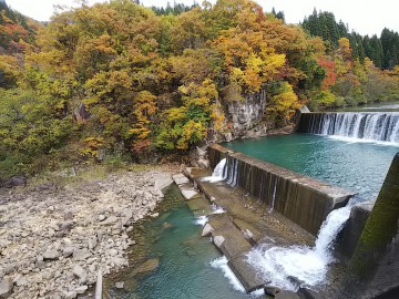 人工　滝